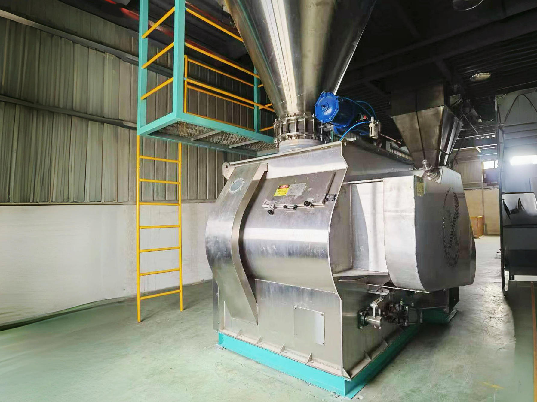 Small ingredient additives trace element batching system